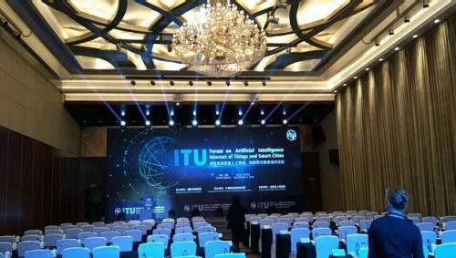 展會(huì)陪同翻譯價(jià)格是多少?不同語種有差異嗎?