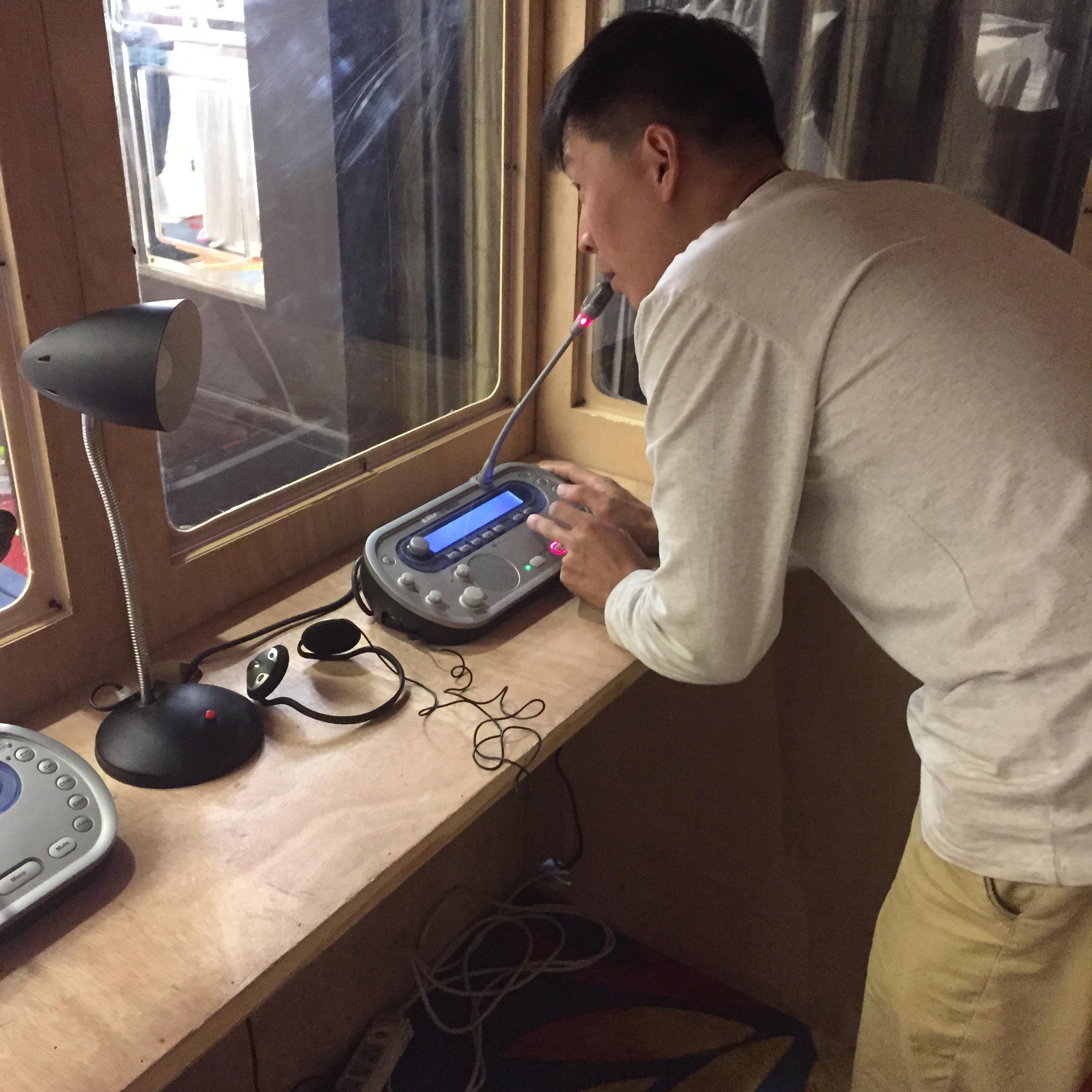 專業的英語同聲傳譯收費是多少？按什么收費？